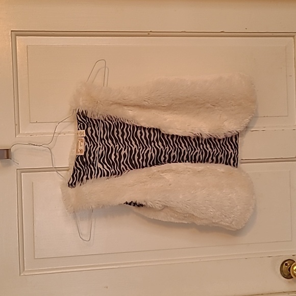 Red camel girl white faux fur vest with zebra lining, no fasteners - Picture 1 of 2